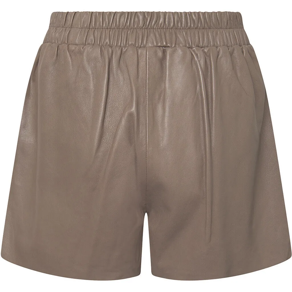 Helen leather shorts / 51070 - Latte